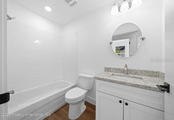 На продажу: $265,000 (3 спален, 2 ванн, 1008 Квадратных фут)
