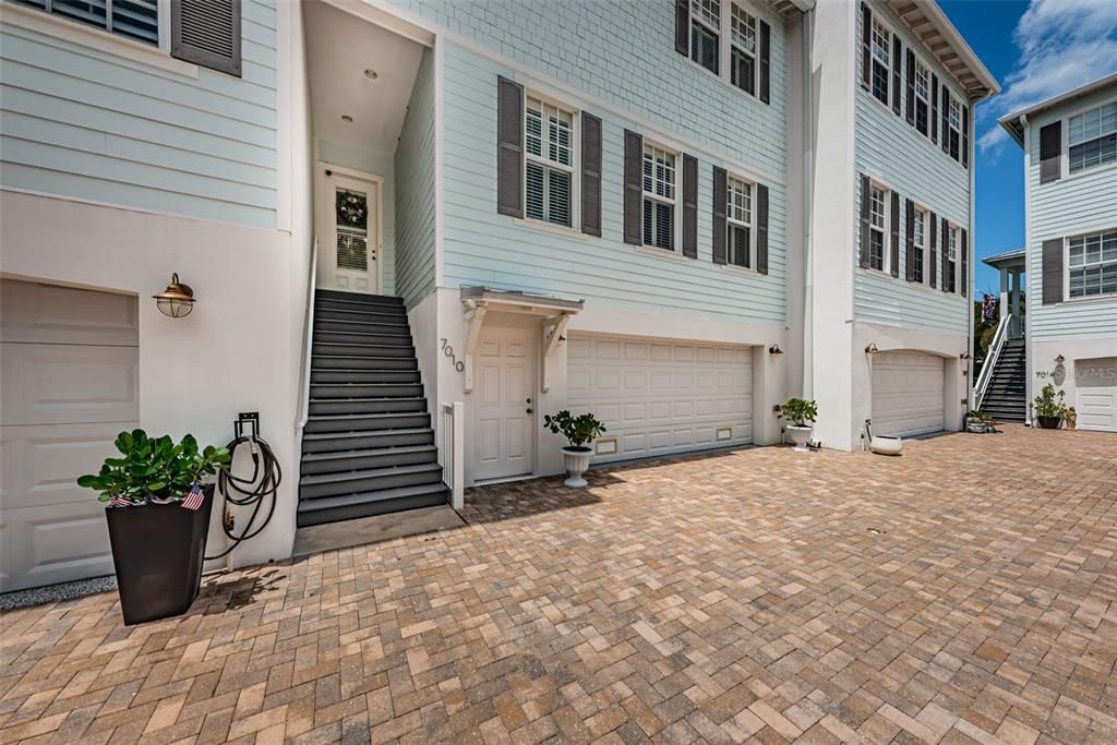 For Sale: $740,000 (3 beds, 2 baths, 2017 Square Feet)