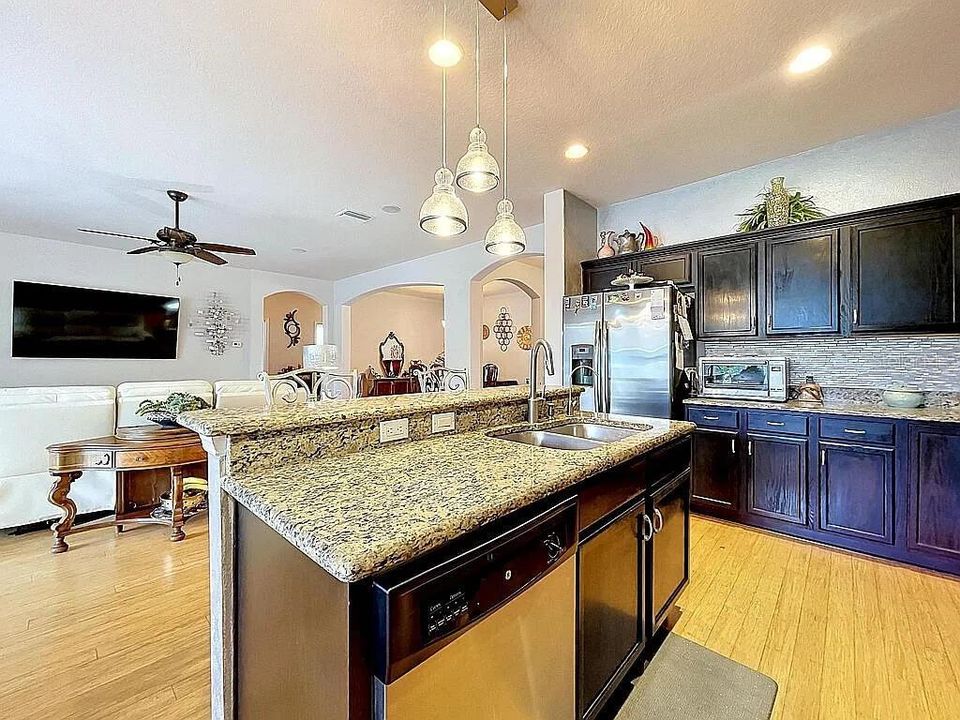 En Venta: $455,000 (3 camas, 2 baños, 2086 Pies cuadrados)