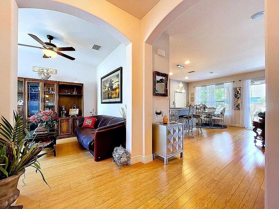 En Venta: $455,000 (3 camas, 2 baños, 2086 Pies cuadrados)
