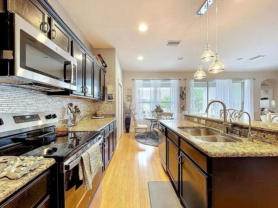 En Venta: $455,000 (3 camas, 2 baños, 2086 Pies cuadrados)