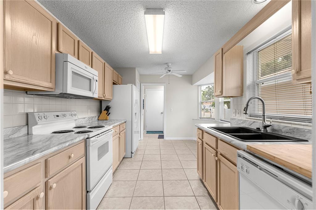 En Venta: $232,000 (3 camas, 2 baños, 1584 Pies cuadrados)