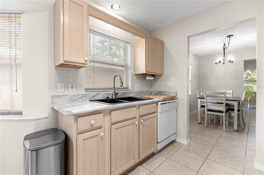 En Venta: $232,000 (3 camas, 2 baños, 1584 Pies cuadrados)