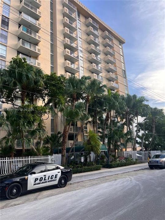 For Rent: $2,000 (1 beds, 1 baths, 723 Square Feet)