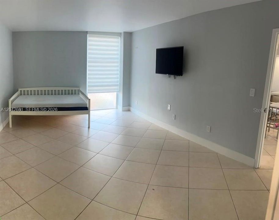 For Rent: $2,000 (1 beds, 1 baths, 723 Square Feet)