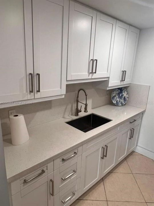 For Rent: $2,000 (1 beds, 1 baths, 723 Square Feet)