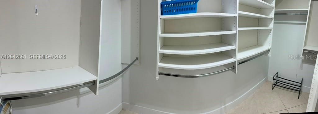 For Rent: $2,000 (1 beds, 1 baths, 723 Square Feet)