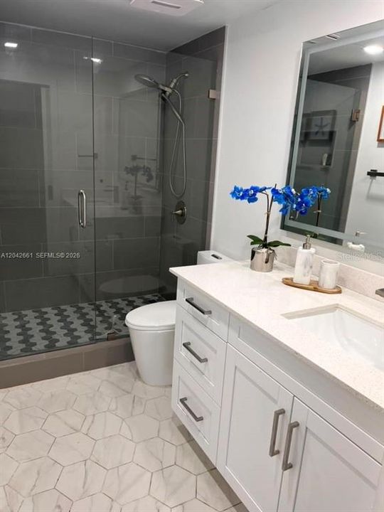 For Rent: $2,000 (1 beds, 1 baths, 723 Square Feet)