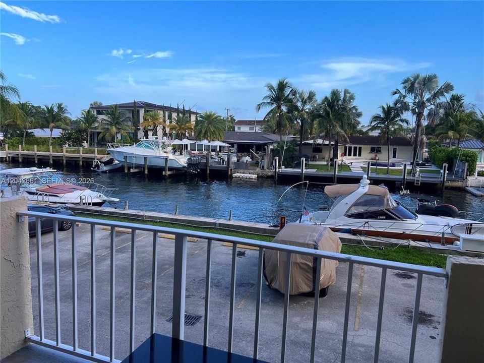 For Rent: $2,000 (1 beds, 1 baths, 723 Square Feet)