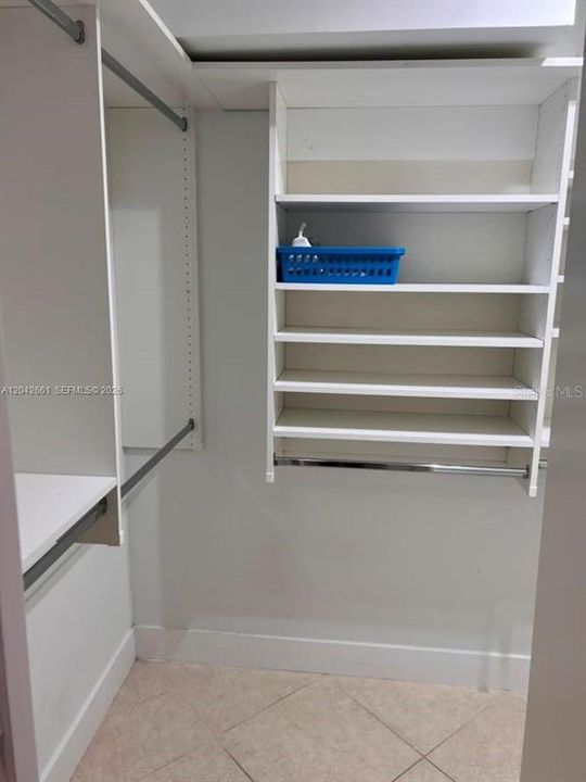 For Rent: $2,000 (1 beds, 1 baths, 723 Square Feet)