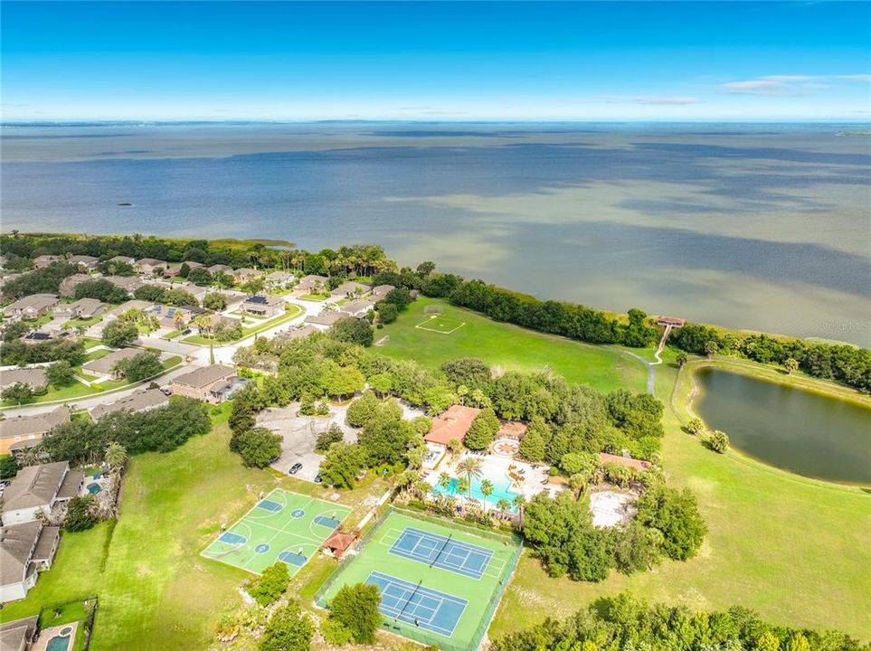 En Venta: $649,900 (5 camas, 3 baños, 3289 Pies cuadrados)