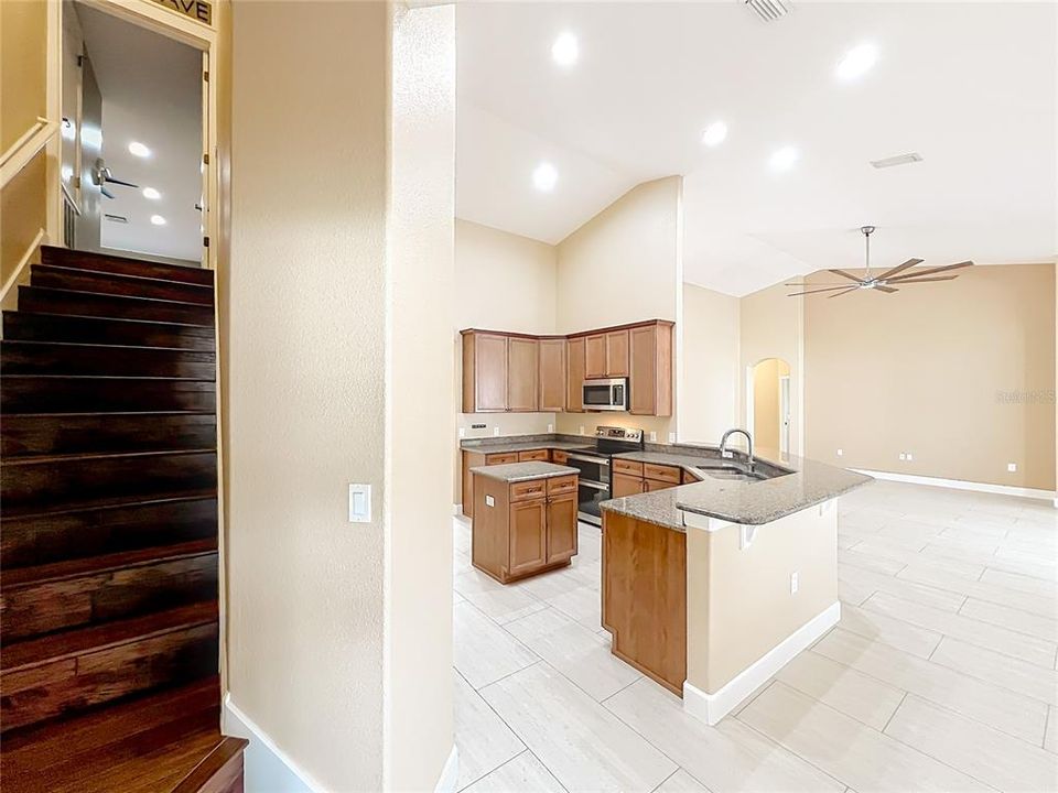 En Venta: $649,900 (5 camas, 3 baños, 3289 Pies cuadrados)