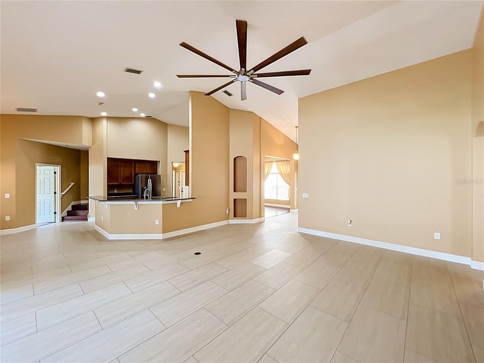 En Venta: $649,900 (5 camas, 3 baños, 3289 Pies cuadrados)