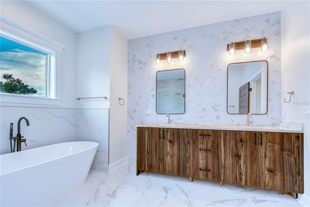 En Venta: $897,000 (5 camas, 3 baños, 3004 Pies cuadrados)