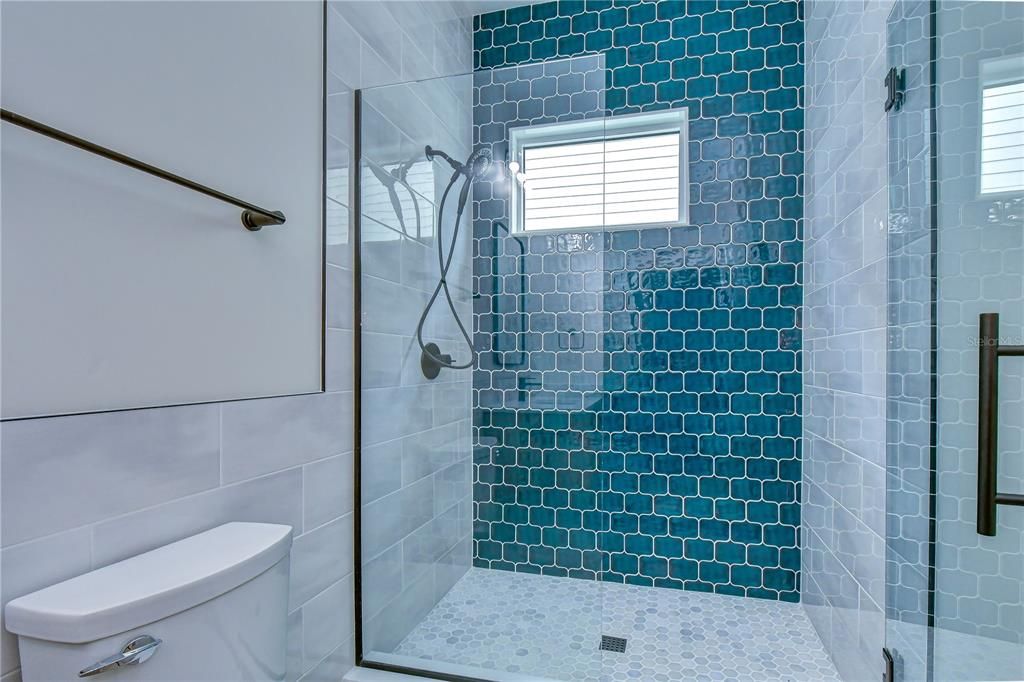 En Venta: $897,000 (5 camas, 3 baños, 3004 Pies cuadrados)