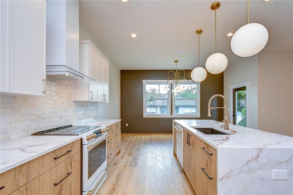 En Venta: $897,000 (5 camas, 3 baños, 3004 Pies cuadrados)