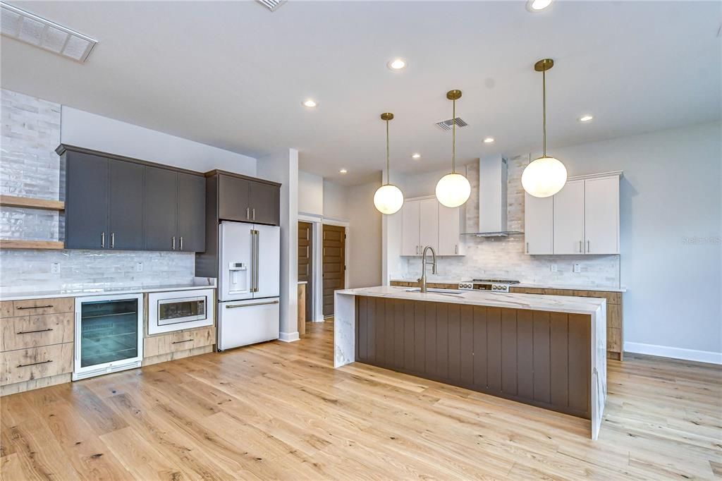 En Venta: $897,000 (5 camas, 3 baños, 3004 Pies cuadrados)