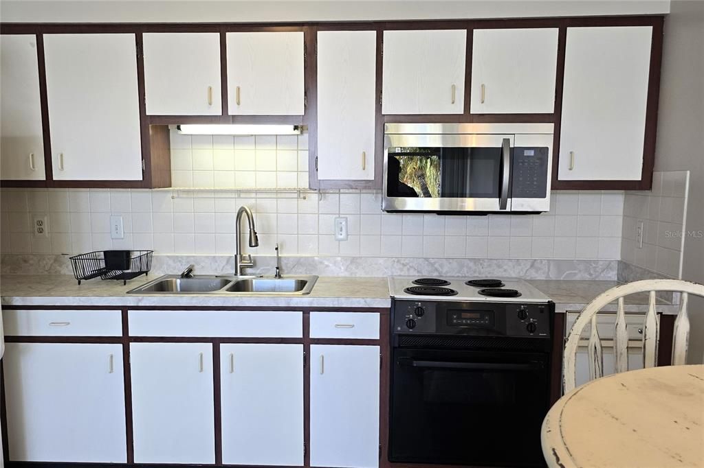 В аренду: $1,450 (2 спален, 1 ванн, 825 Квадратных фут)