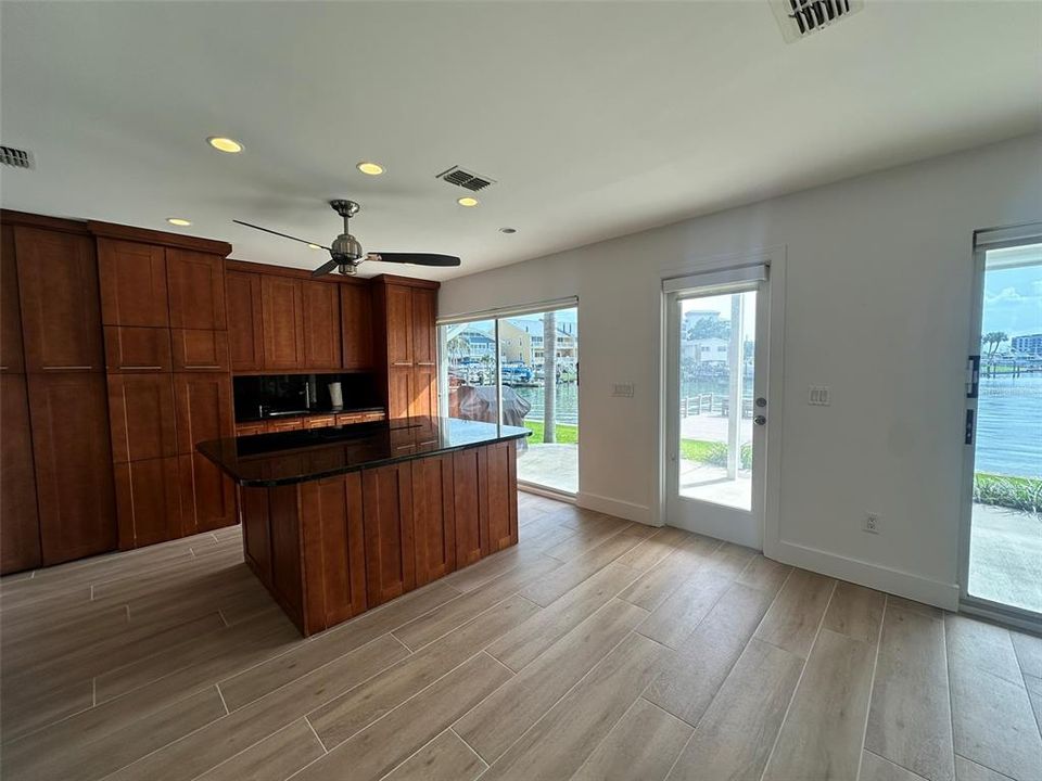 For Rent: $2,500 (2 beds, 2 baths, 1005 Square Feet)