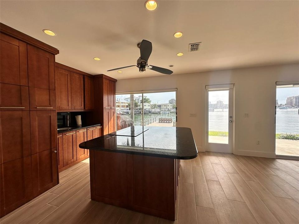 For Rent: $2,500 (2 beds, 2 baths, 1005 Square Feet)