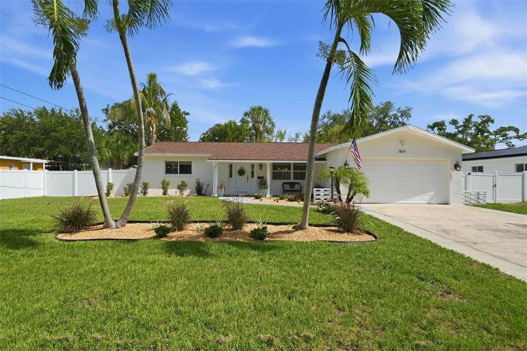 For Sale: $649,000 (4 beds, 2 baths, 1660 Square Feet)