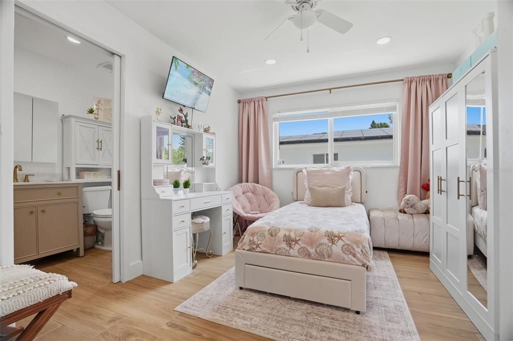 For Sale: $649,000 (4 beds, 2 baths, 1660 Square Feet)