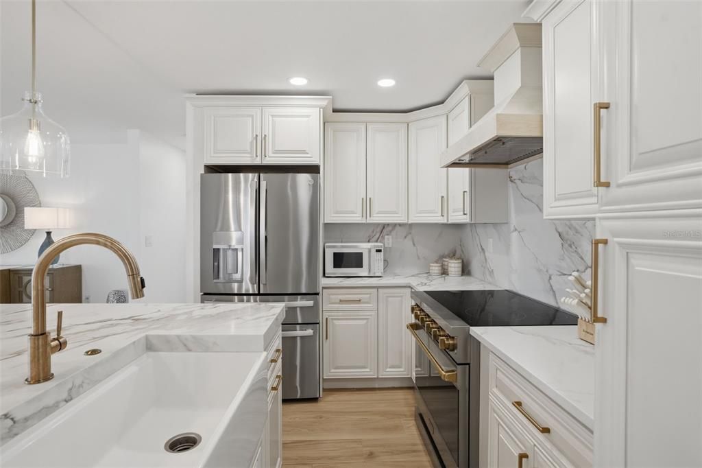 For Sale: $649,000 (4 beds, 2 baths, 1660 Square Feet)