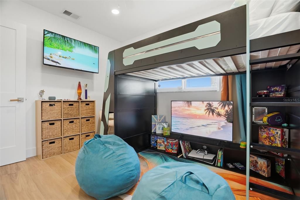 For Sale: $649,000 (4 beds, 2 baths, 1660 Square Feet)
