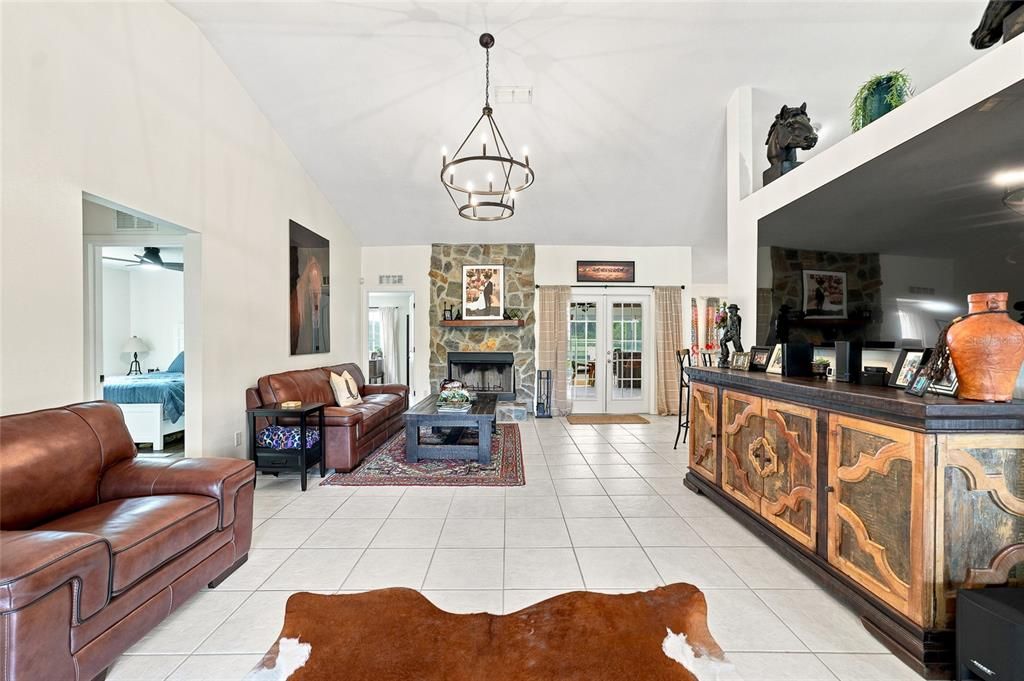 En Venta: $1,075,000 (4 camas, 2 baños, 2134 Pies cuadrados)