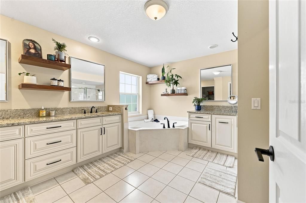 En Venta: $1,075,000 (4 camas, 2 baños, 2134 Pies cuadrados)