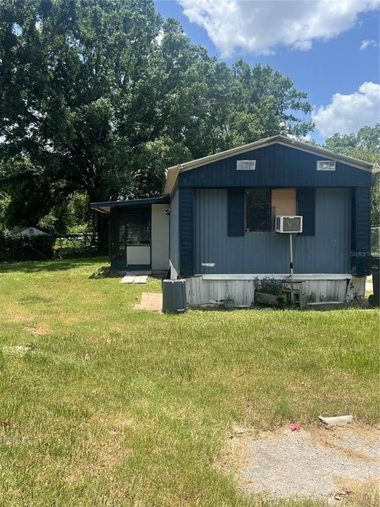 For Sale: $110,000 (3 beds, 2 baths, 924 Square Feet)