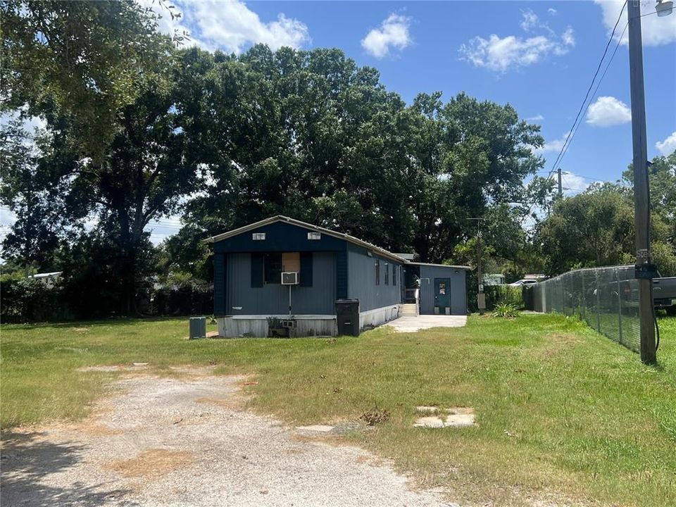 For Sale: $110,000 (3 beds, 2 baths, 924 Square Feet)