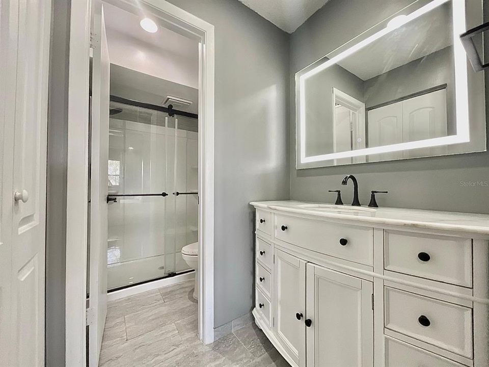 На продажу: $199,000 (2 спален, 2 ванн, 914 Квадратных фут)