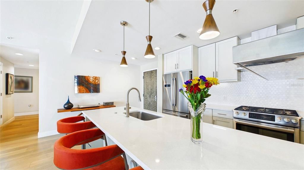 For Sale: $1,129,000 (2 beds, 2 baths, 1483 Square Feet)