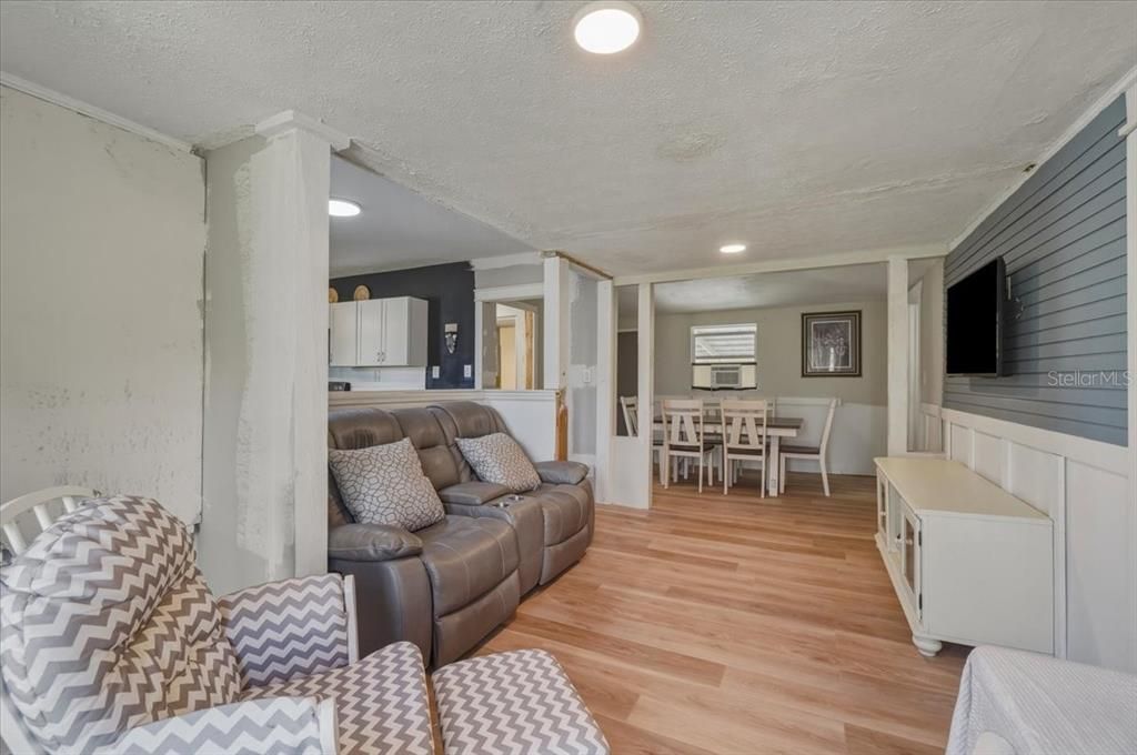 For Sale: $189,900 (2 beds, 2 baths, 1110 Square Feet)
