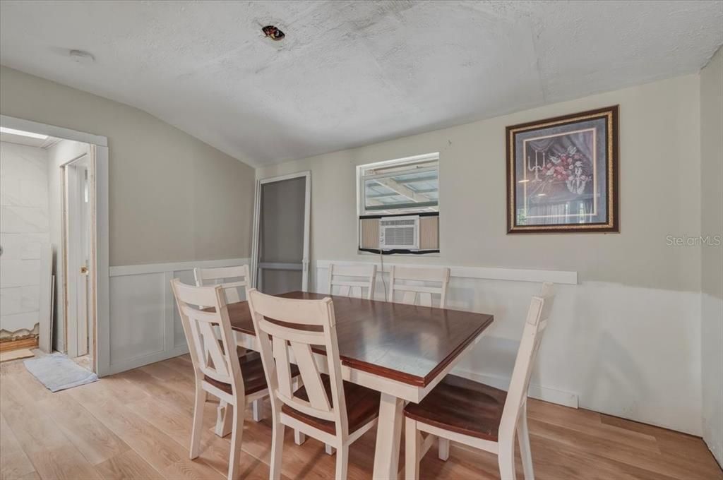 For Sale: $189,900 (2 beds, 2 baths, 1110 Square Feet)