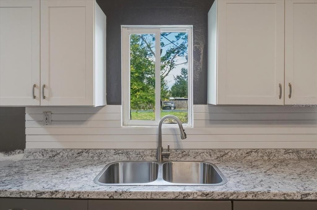 For Sale: $189,900 (2 beds, 2 baths, 1110 Square Feet)