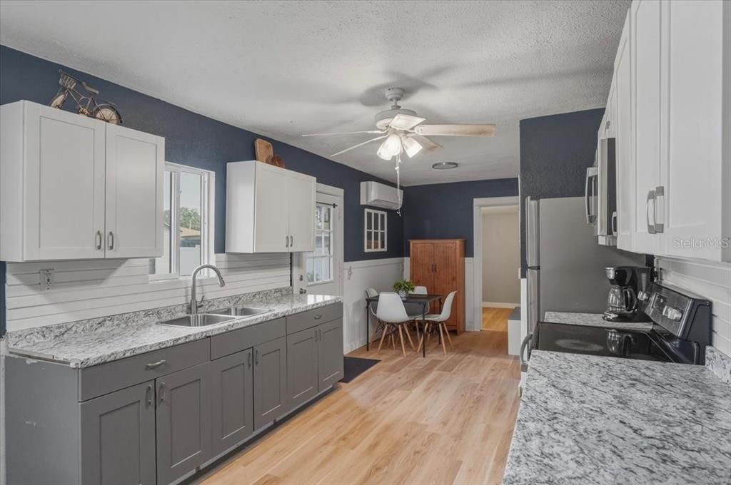 For Sale: $189,900 (2 beds, 2 baths, 1110 Square Feet)
