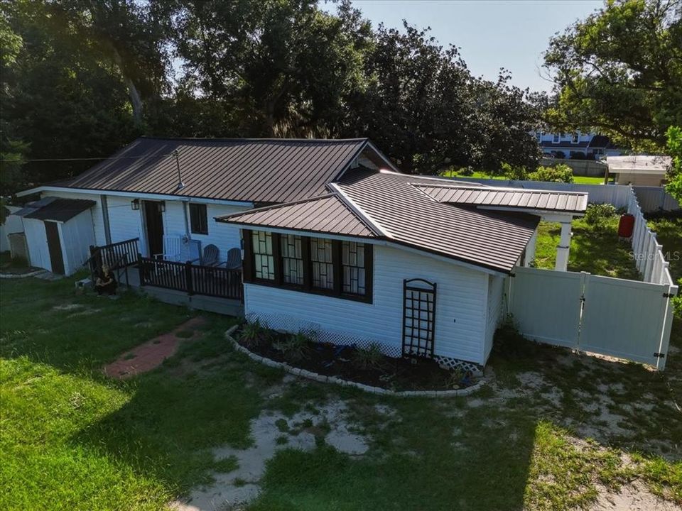 For Sale: $189,900 (2 beds, 2 baths, 1110 Square Feet)