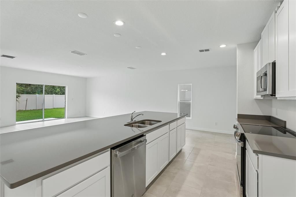 En Venta: $426,990 (4 camas, 2 baños, 2536 Pies cuadrados)