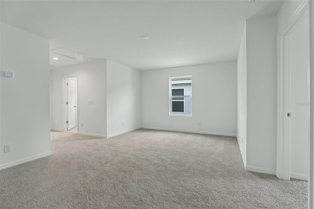 合同活跃: $426,990 (4 贝兹, 2 浴室, 2536 平方英尺)