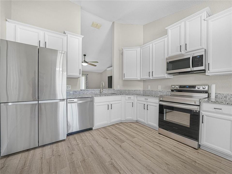 На продажу: $279,900 (3 спален, 2 ванн, 1164 Квадратных фут)