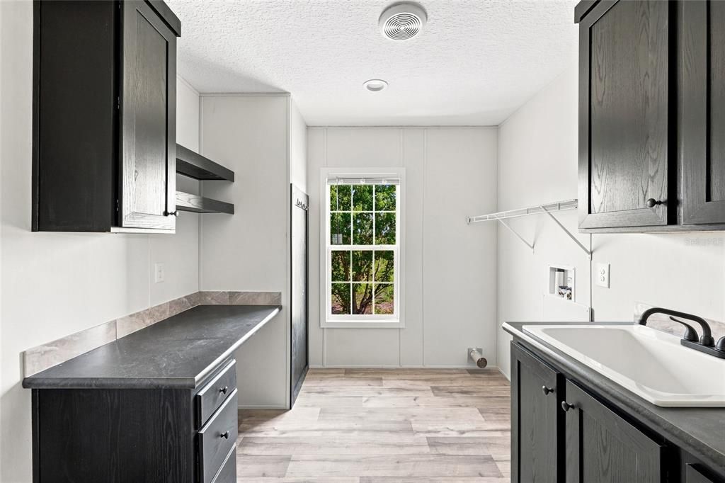 For Sale: $279,900 (3 beds, 2 baths, 1580 Square Feet)