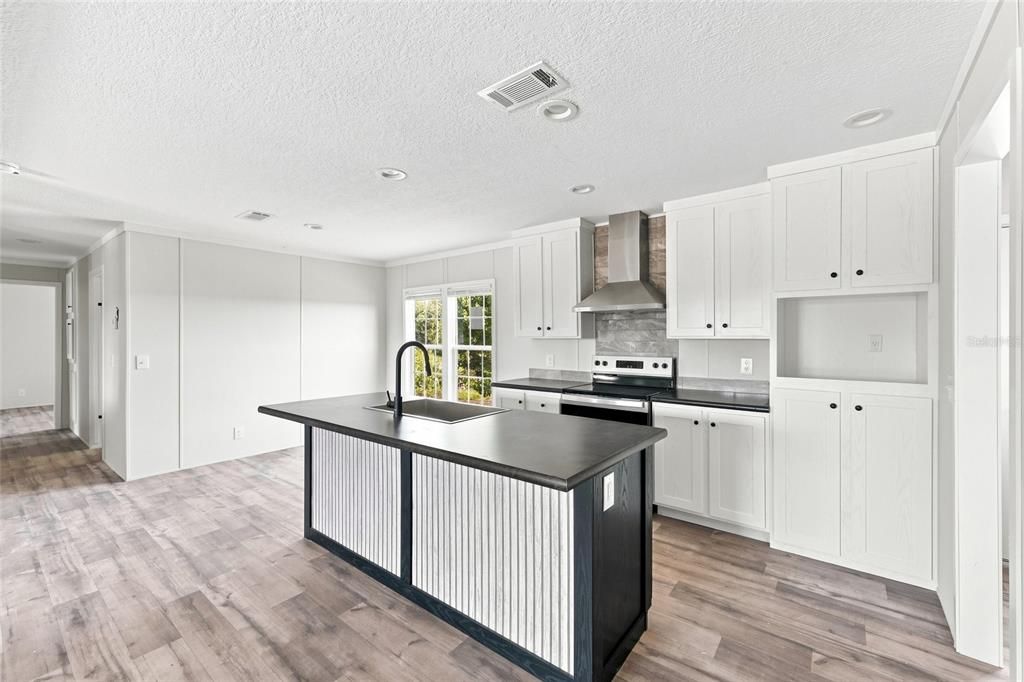 For Sale: $279,900 (3 beds, 2 baths, 1580 Square Feet)
