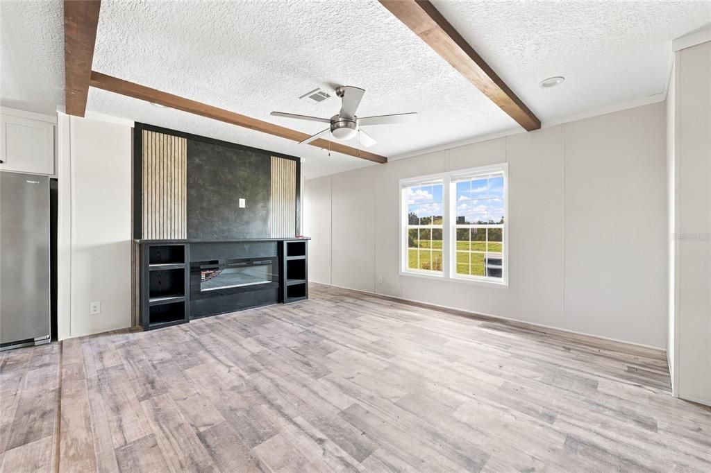 For Sale: $279,900 (3 beds, 2 baths, 1580 Square Feet)