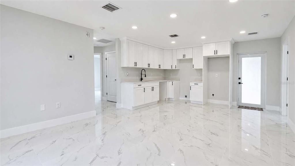 Activo con contrato: $230,000 (3 camas, 2 baños, 1058 Pies cuadrados)
