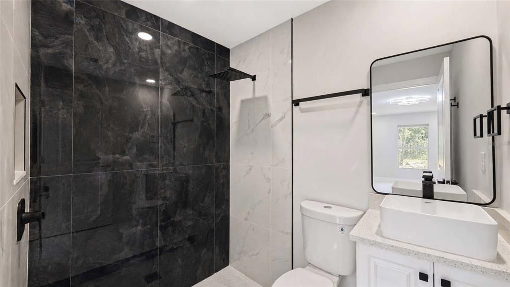 Activo con contrato: $230,000 (3 camas, 2 baños, 1058 Pies cuadrados)