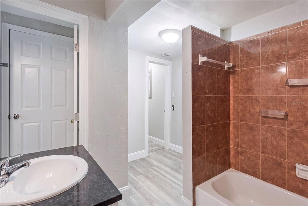 На продажу: $299,900 (3 спален, 3 ванн, 2163 Квадратных фут)