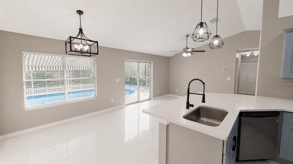 En Venta: $359,000 (3 camas, 2 baños, 1336 Pies cuadrados)