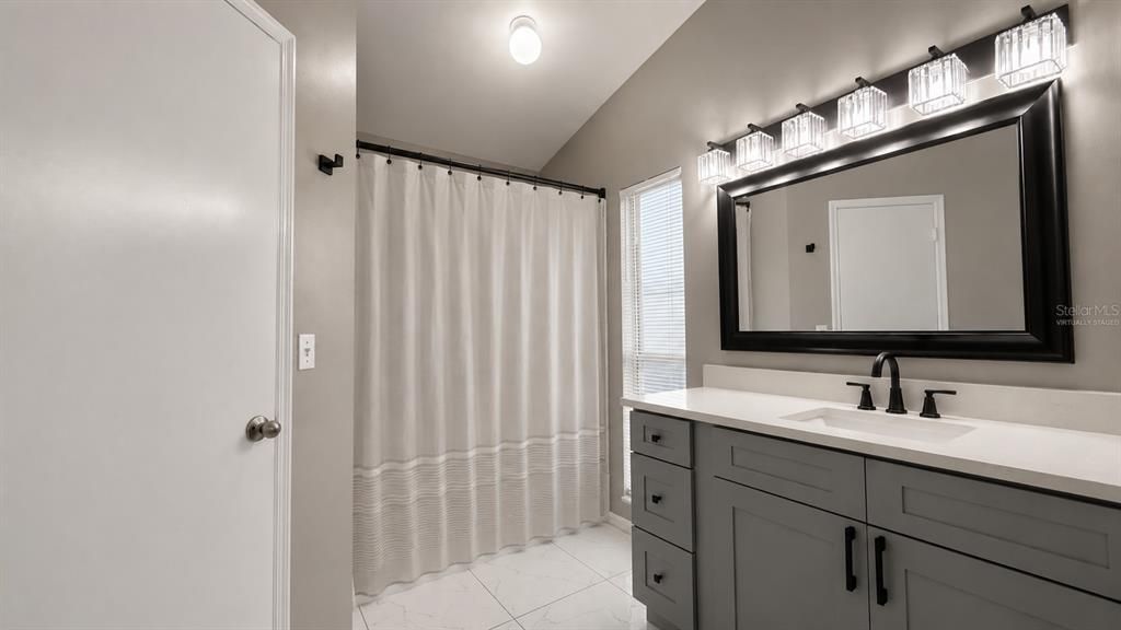 En Venta: $359,000 (3 camas, 2 baños, 1336 Pies cuadrados)